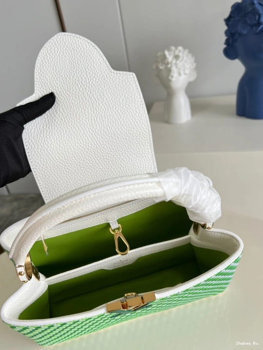 VUITTON LOUIS CAPUCINES MM 0717
